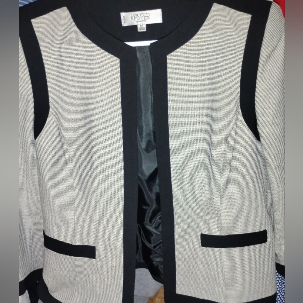 Stylish Blazer Kasper Cotton lined Kasper  Open Blazer Woman’s 6P Black trim Ac